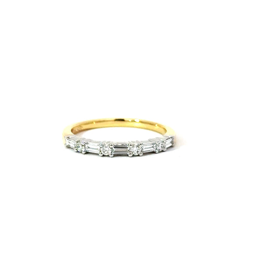 Two tone diamond ring