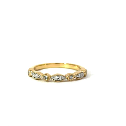 Yellow gold diamond ring
