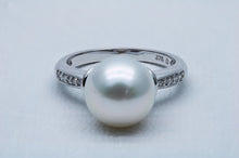 Load image into Gallery viewer, White South Sea Pearl Ring