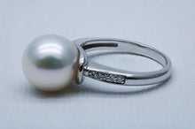 Load image into Gallery viewer, White South Sea Pearl Ring