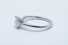 Load image into Gallery viewer, Oval cut Solitaire